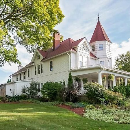 Kingsley House Bed & Breakfast - Full Home Fennville Екстер'єр фото