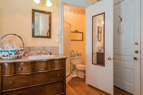 Kingsley House Bed & Breakfast - Full Home Fennville Екстер'єр фото