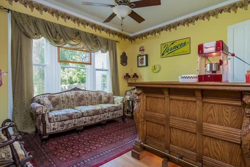 Kingsley House Bed & Breakfast - Full Home Fennville Екстер'єр фото
