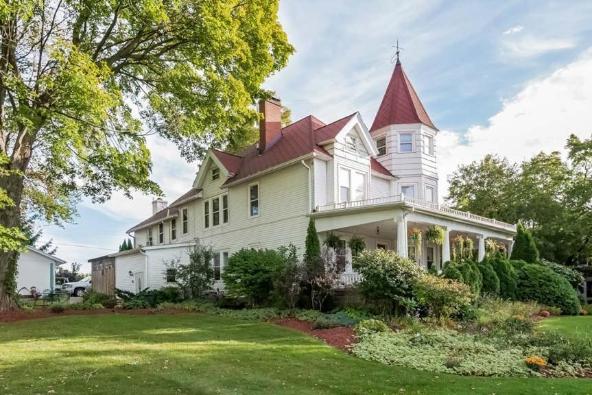 Kingsley House Bed & Breakfast - Full Home Fennville Екстер'єр фото