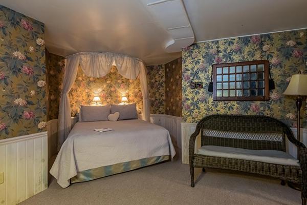 Kingsley House Bed & Breakfast - Full Home Fennville Екстер'єр фото