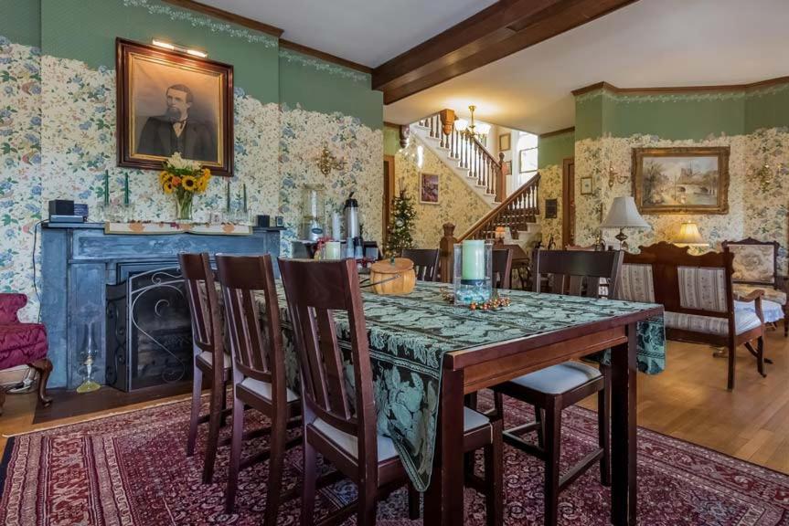 Kingsley House Bed & Breakfast - Full Home Fennville Екстер'єр фото