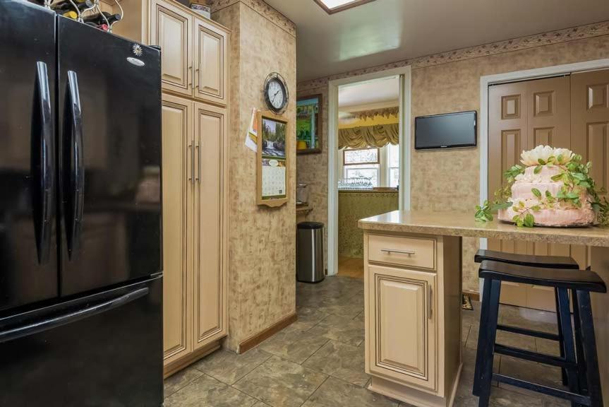 Kingsley House Bed & Breakfast - Full Home Fennville Екстер'єр фото