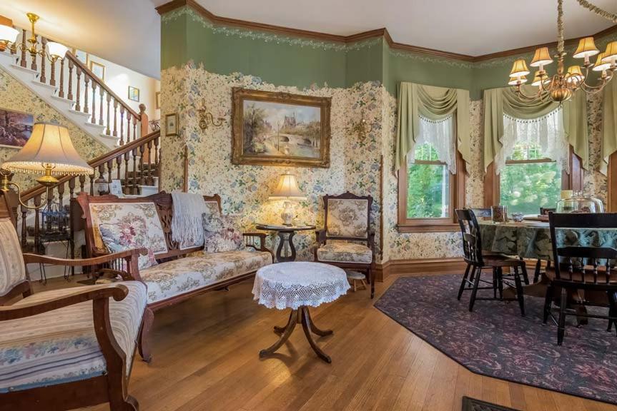 Kingsley House Bed & Breakfast - Full Home Fennville Екстер'єр фото