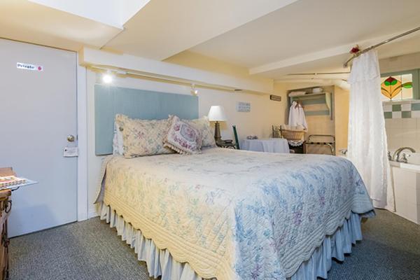 Kingsley House Bed & Breakfast - Full Home Fennville Екстер'єр фото