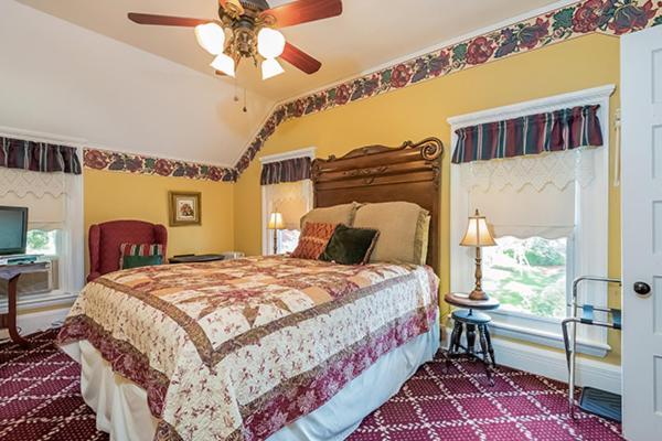 Kingsley House Bed & Breakfast - Full Home Fennville Екстер'єр фото
