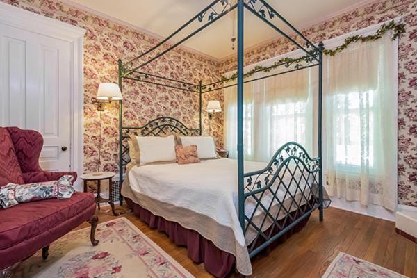 Kingsley House Bed & Breakfast - Full Home Fennville Екстер'єр фото