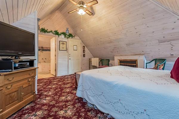 Kingsley House Bed & Breakfast - Full Home Fennville Екстер'єр фото